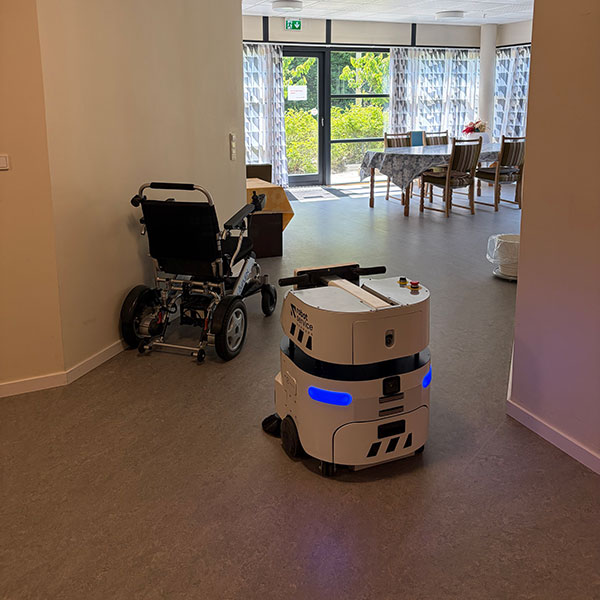 AOTINGロボット、デンマークの介護施設に導入 スマート清掃で安心・快適な介護環境を支える